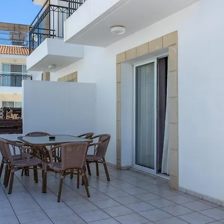 Sirena Bay דירה פאראלימני